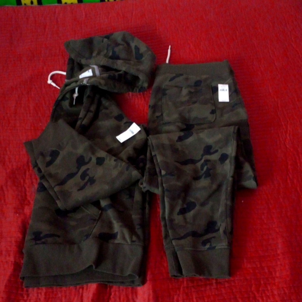 Old Navy Camo Zip Hoodie and Sweatpants